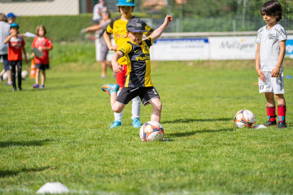 Fussballer FC Blau-Weiss Oberburgfotografiert vom Fotograf aus dem Emmental